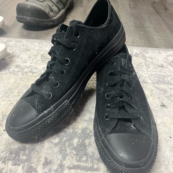 Low cut converse sneaker women’s - Picture 2 of 2